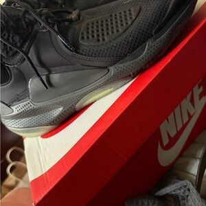 Nike Men’s Black Low-Top Sneakers with Semi-Transparent Sole